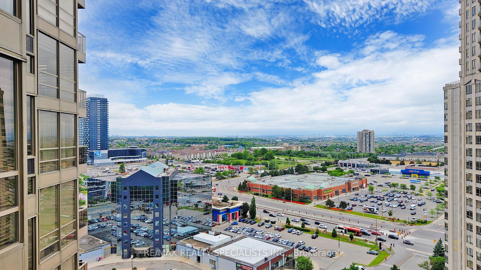 2 Bedrooms Condo at 45 Kingsbridge Garden, Mississauga For sale