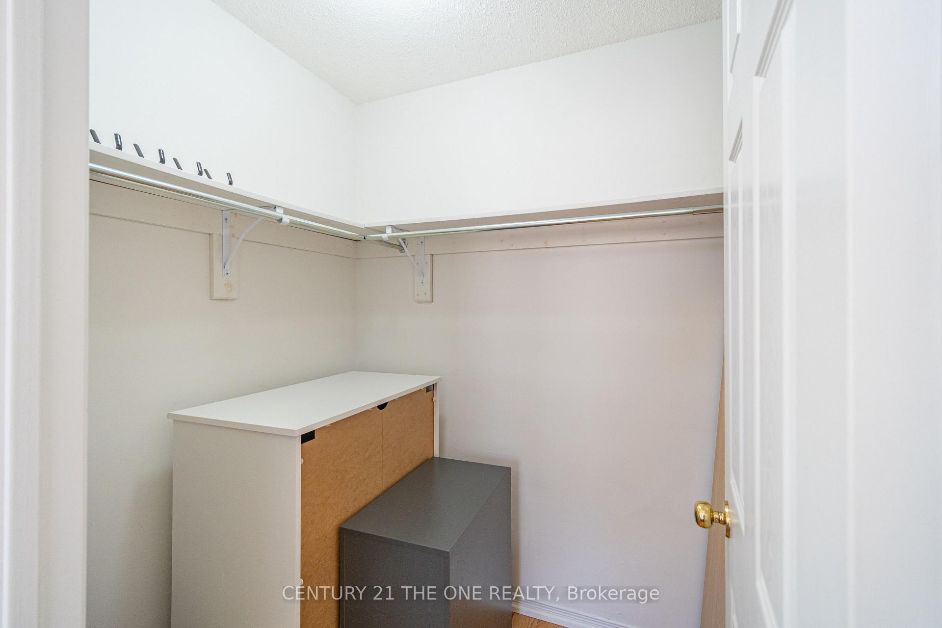 4 Bedrooms Condo at 28 Rosebank, Toronto For sale