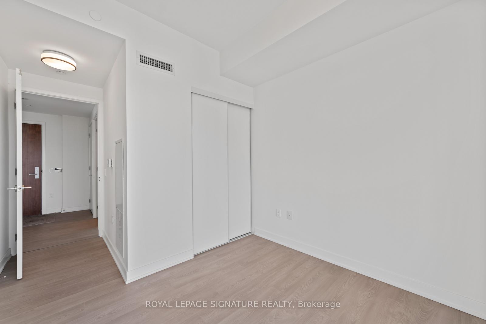 3 Bedrooms Condo at 15 Queens, Toronto For sale