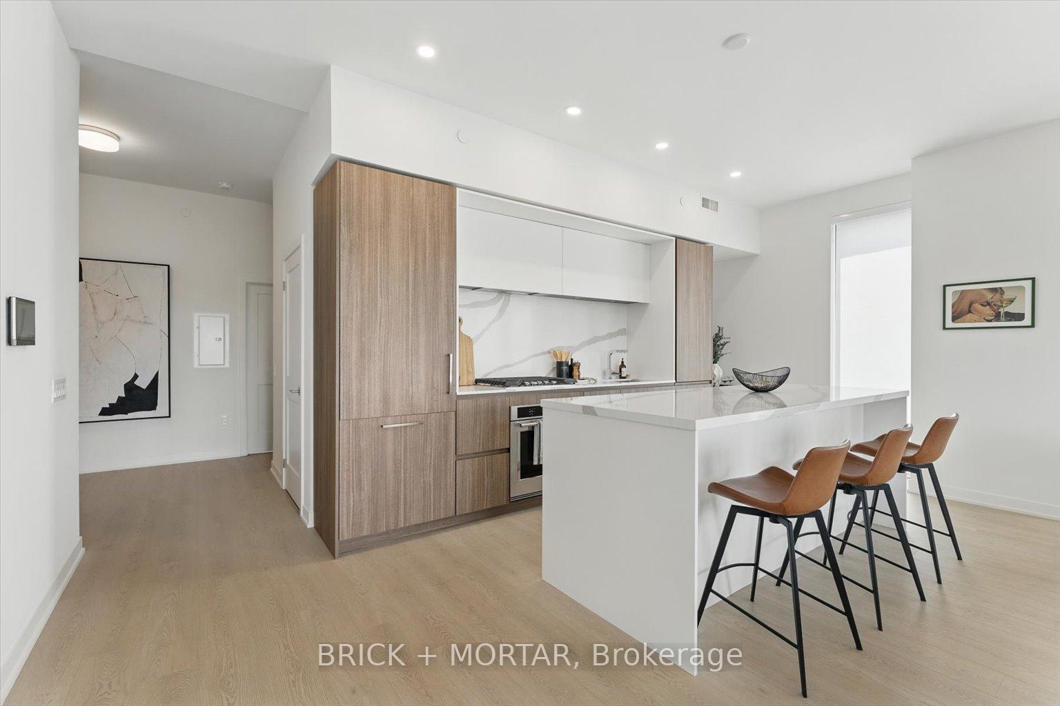 3 Bedrooms Condo at 1 Hillsdale, Toronto For sale