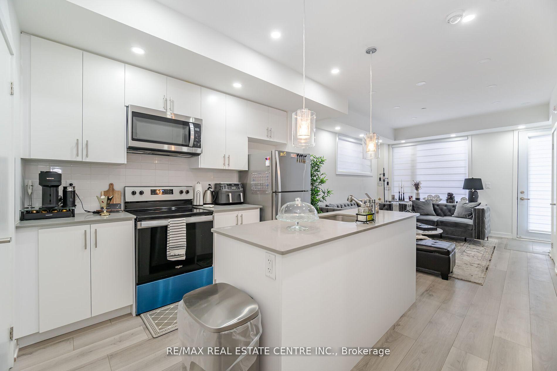 2 Bedrooms Condo at 3562 Colonial,  Mississauga For sale