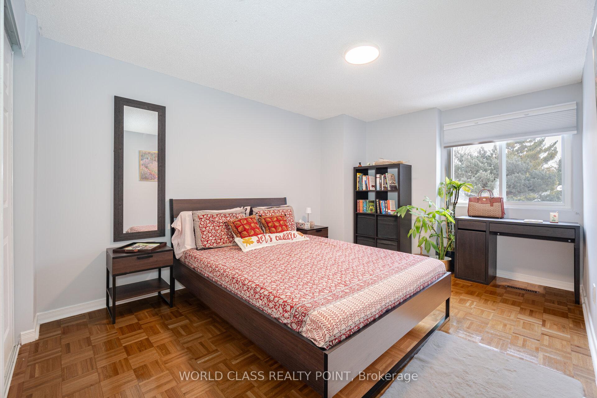 4 Bedrooms Condo at 525 Meadows, Mississauga For sale