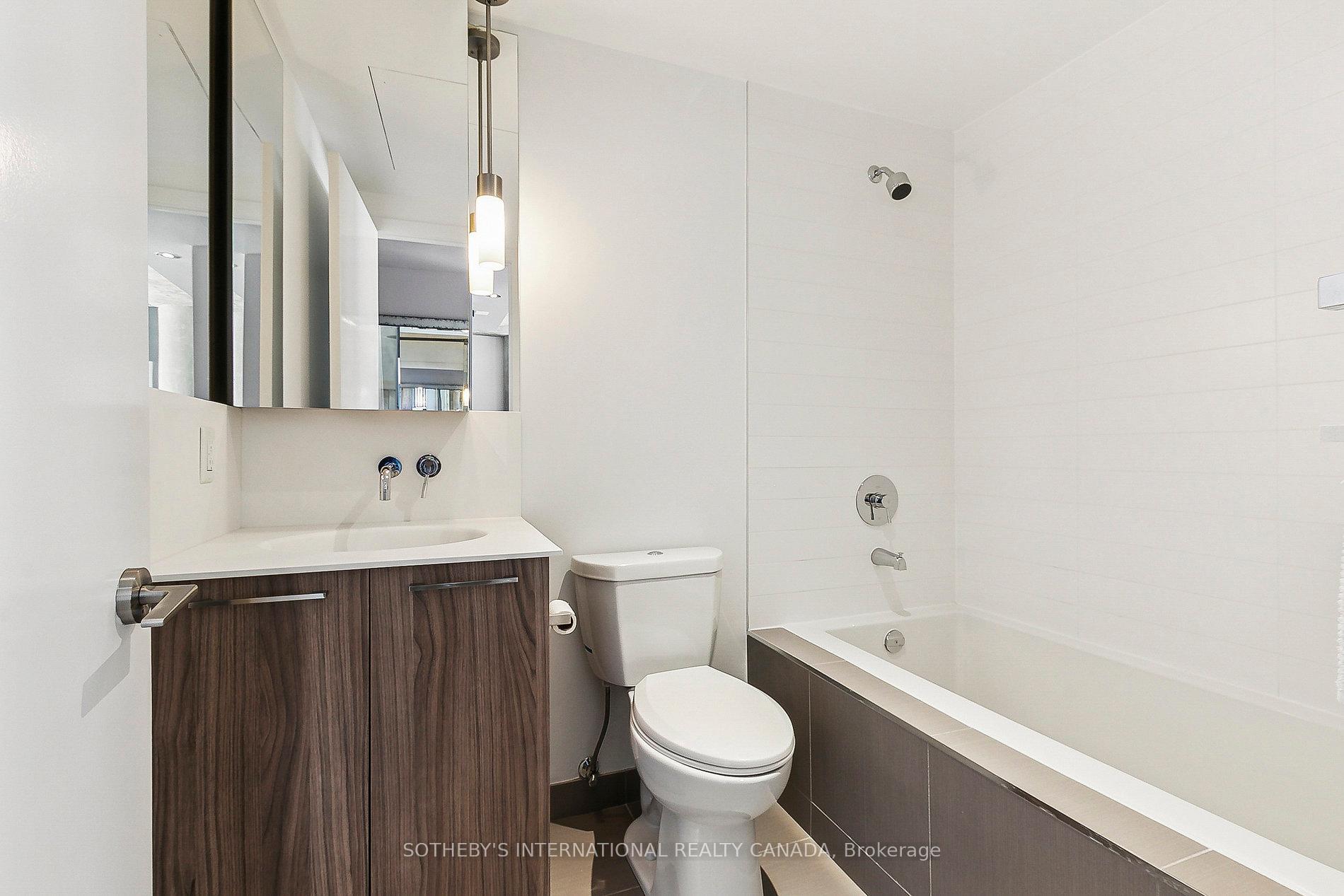 2 Bedrooms Condo at 650 King, Toronto For sale