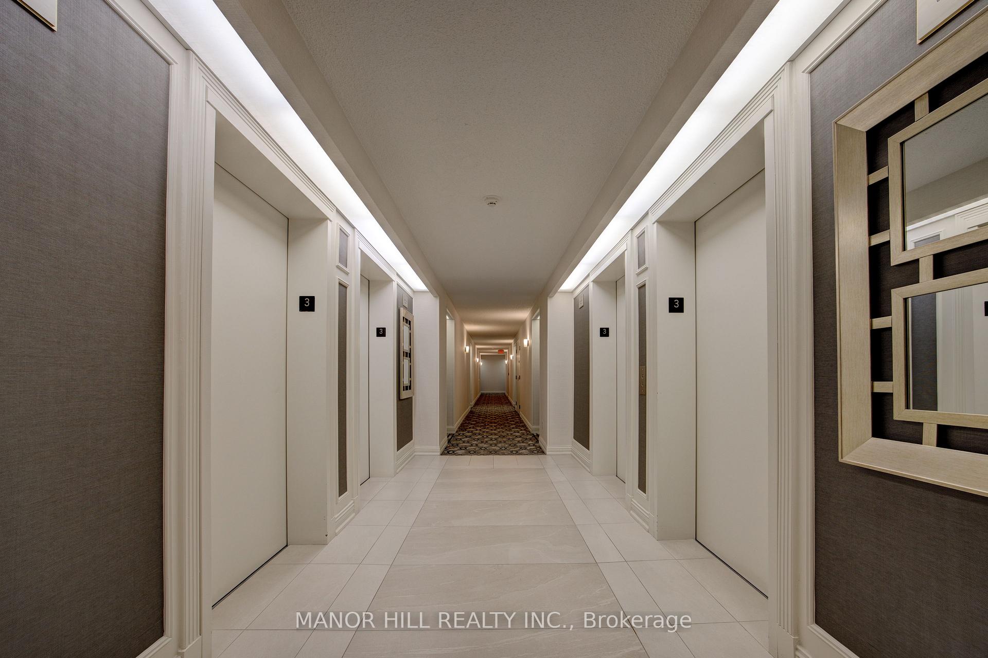 2 Bedrooms Condo at 35 Kingsbridge Garden,  Mississauga For sale