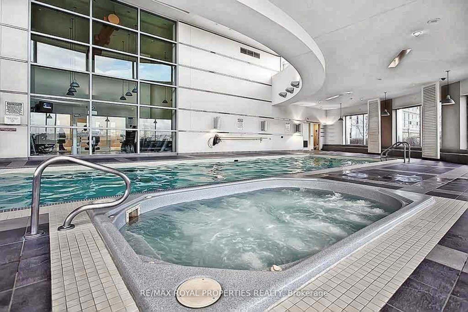3 Bedrooms Condo at 38 Lee Centre,  Toronto For sale