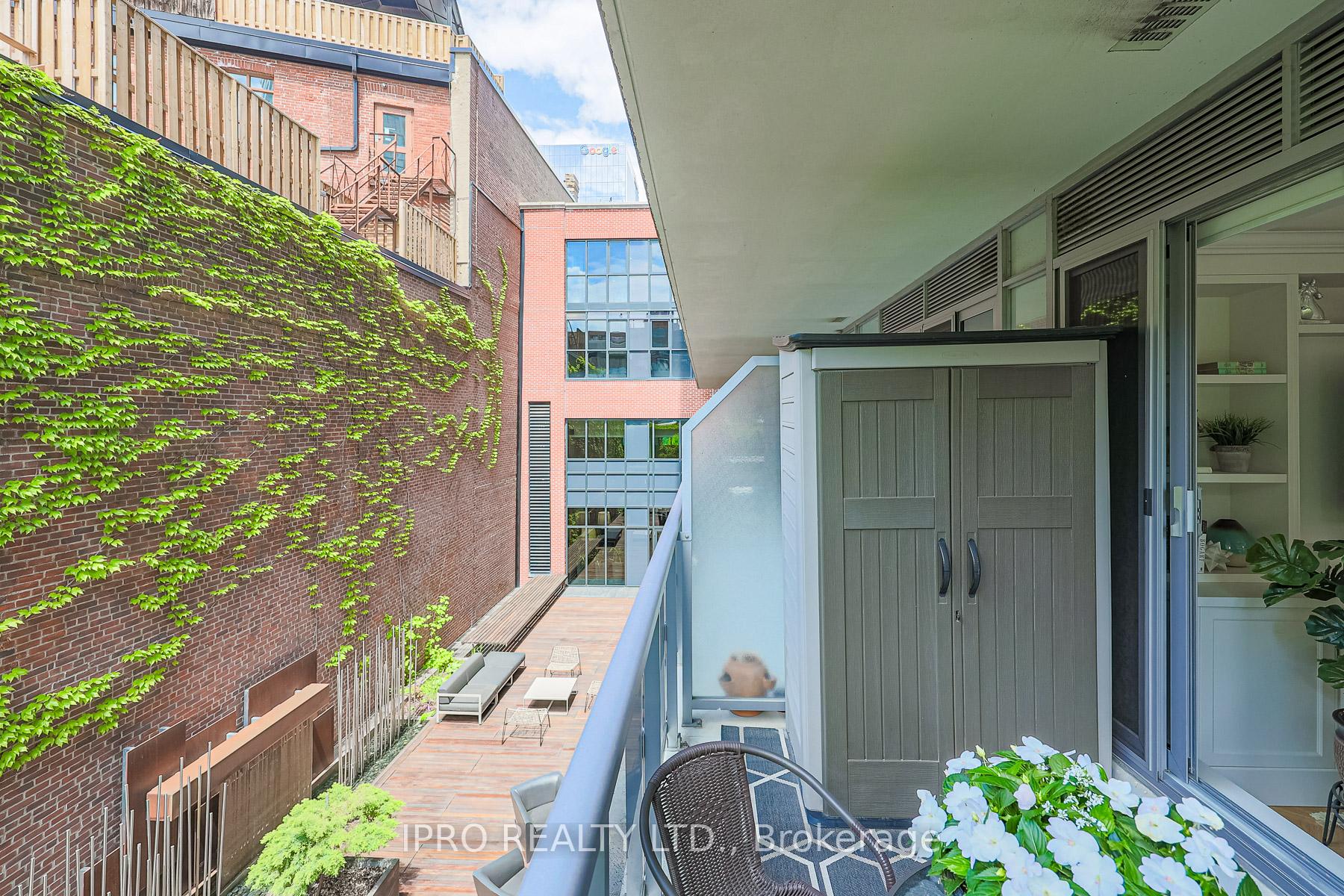 1 Bedroom Condo at 55 Front, Toronto For sale