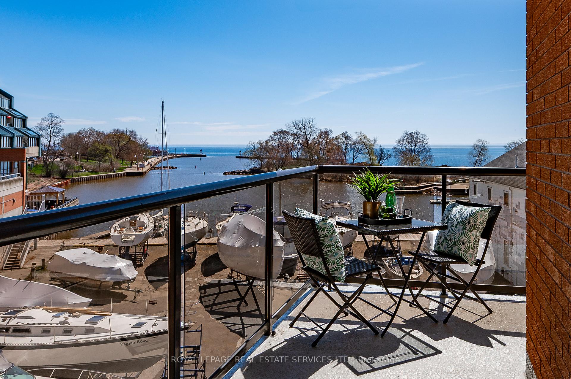 2 Bedrooms Condo at 102 Bronte,  Oakville For sale