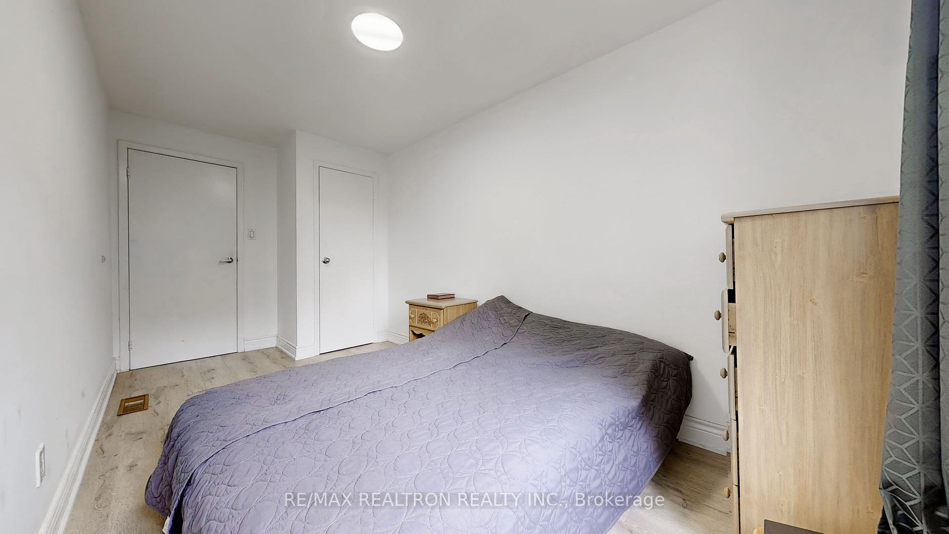 3 Bedrooms Condo at 1894 Kirkwall, Mississauga For sale