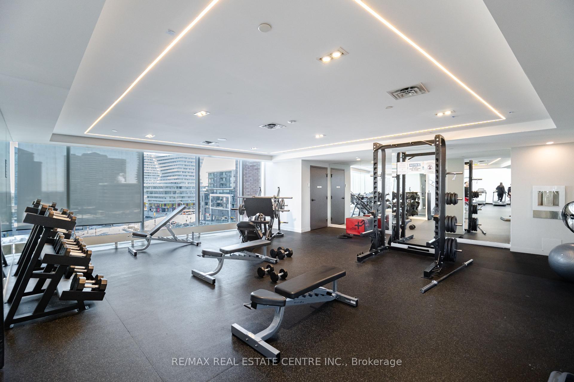 2 Bedrooms Condo at 4065 Confederation, Mississauga For sale