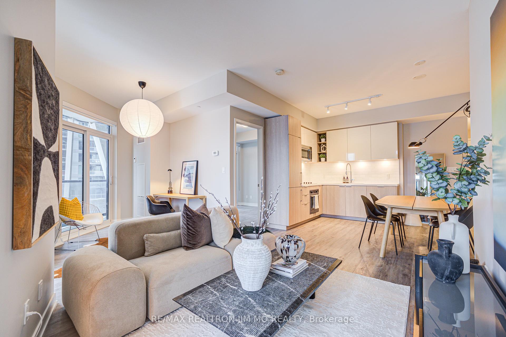 3 Bedrooms Condo at 50 Ordnance,  Toronto For sale