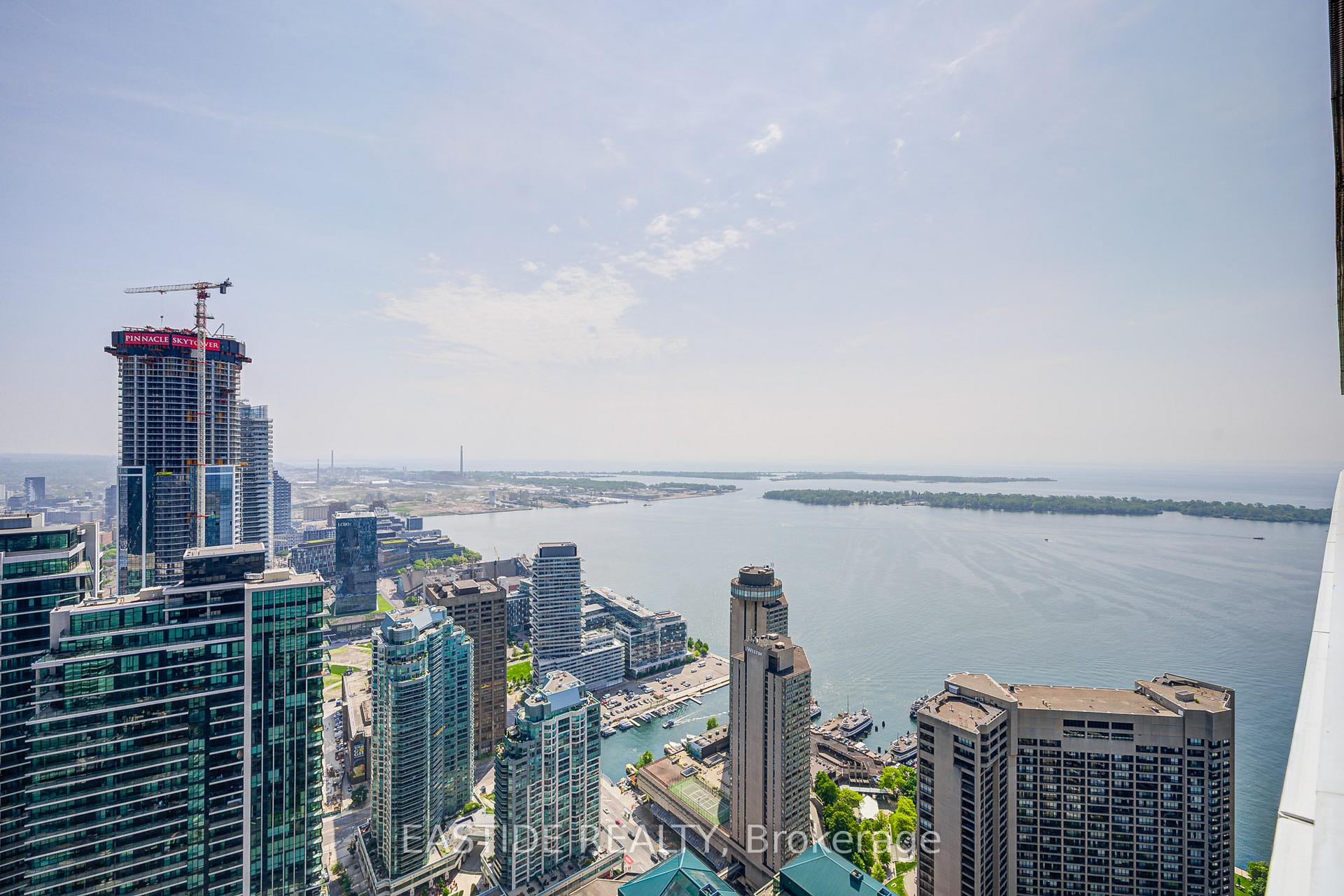2 Bedrooms Condo at 88 Harbour, Toronto For sale