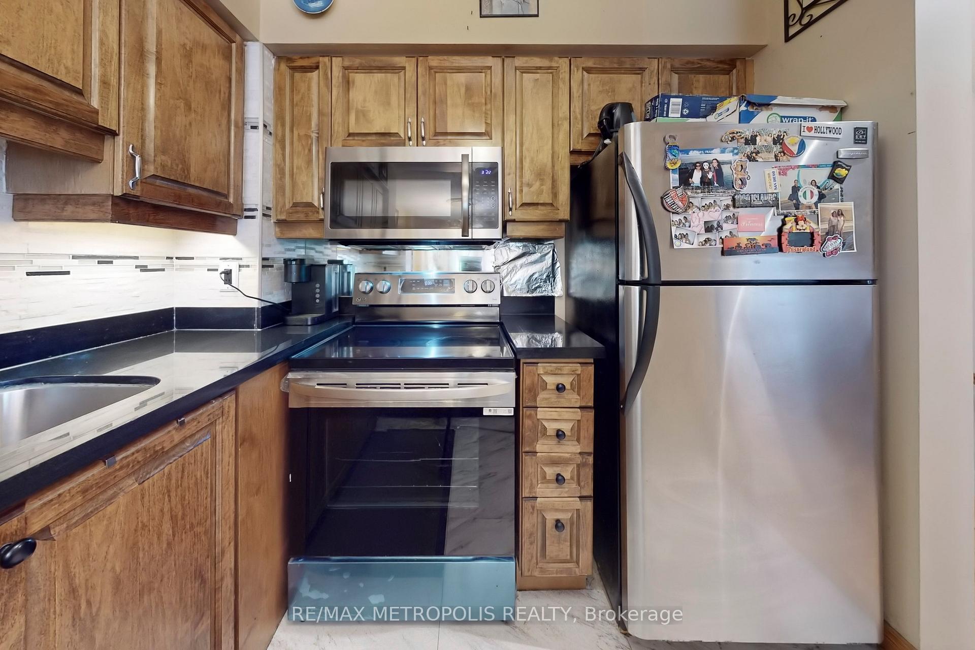3 Bedrooms Condo at 735 New Westminster, Vaughan For sale