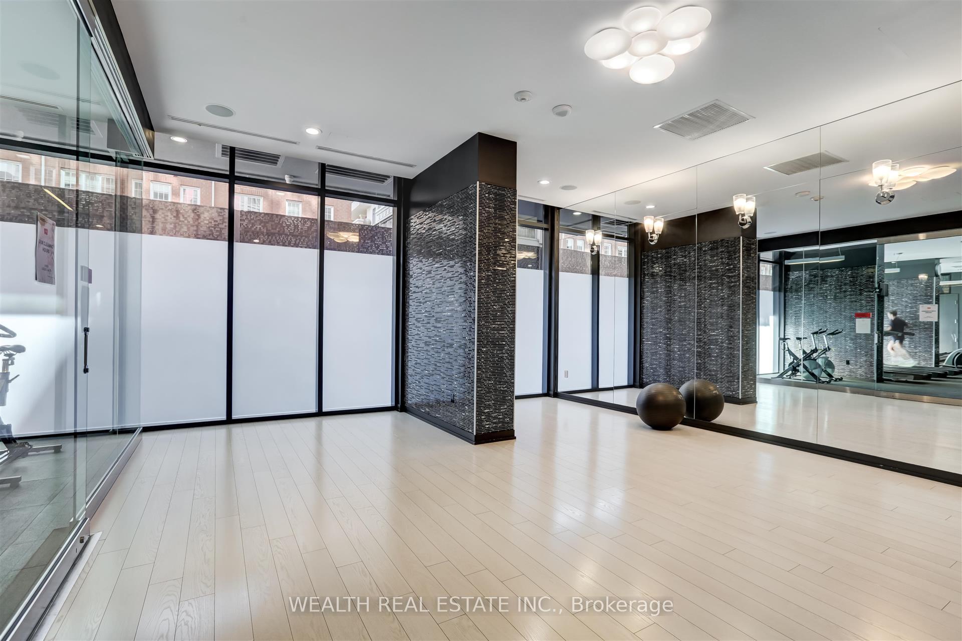 1 Bedroom Condo at 560 Front,  Toronto For sale