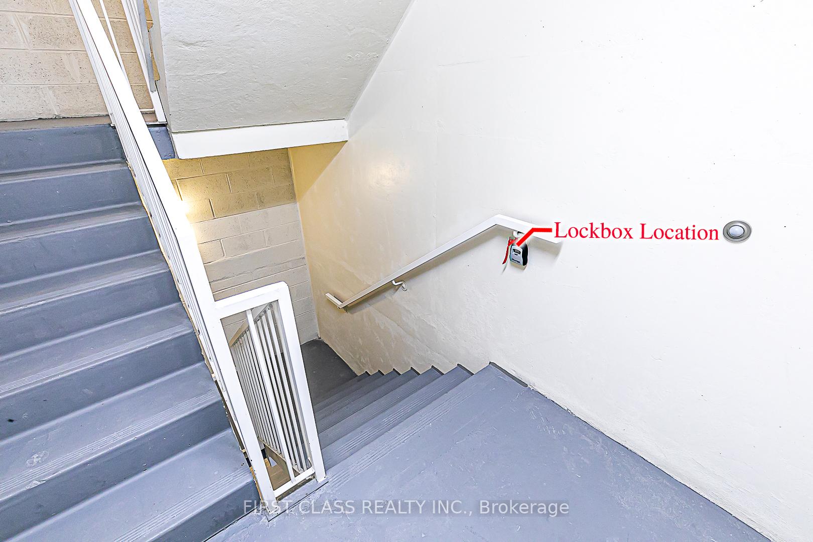 2 Bedrooms Condo at 15 Greenview,  Toronto For sale
