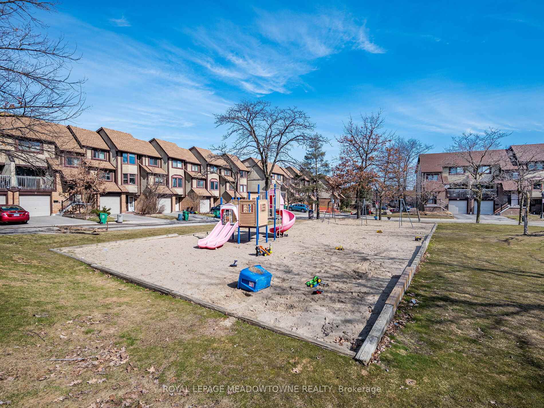 3 Bedrooms Condo at 6780 Formentera, Mississauga For sale
