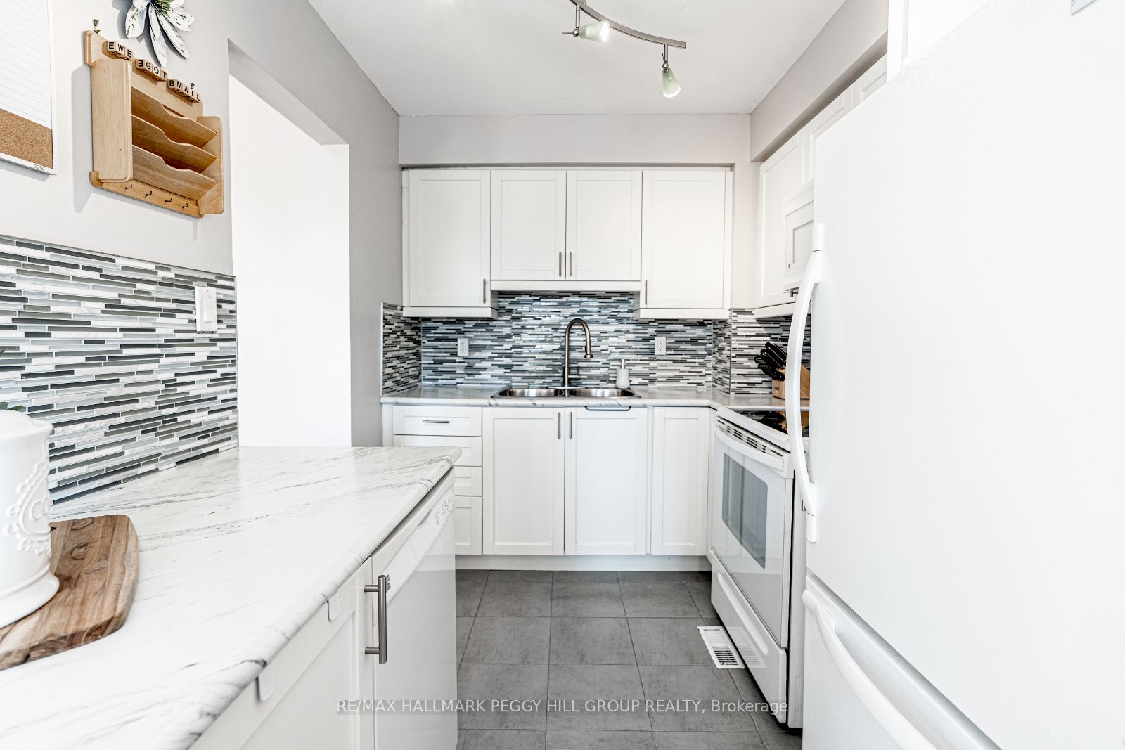 52 Adelaide Street, #15
