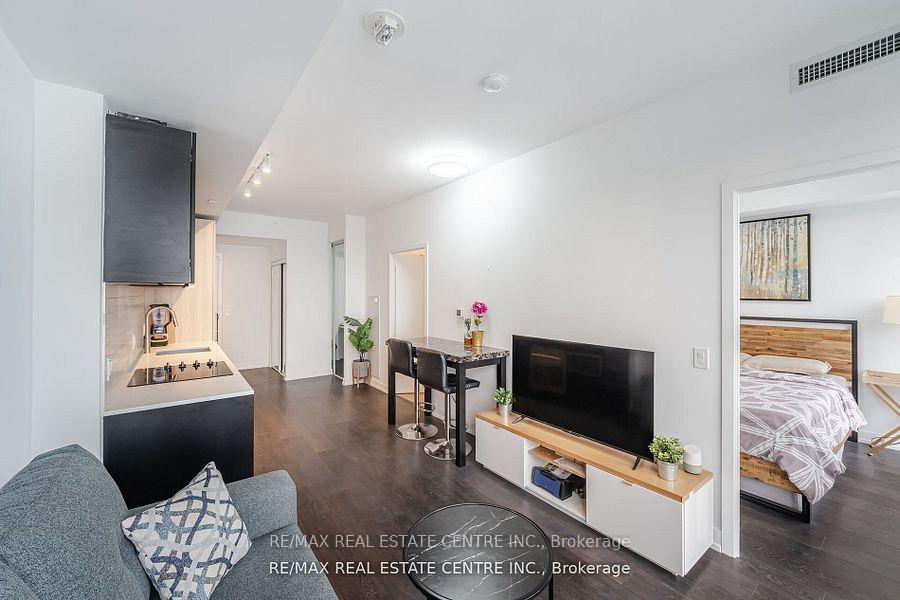 2 Bedrooms Condo at 55 Mercer, Toronto For sale
