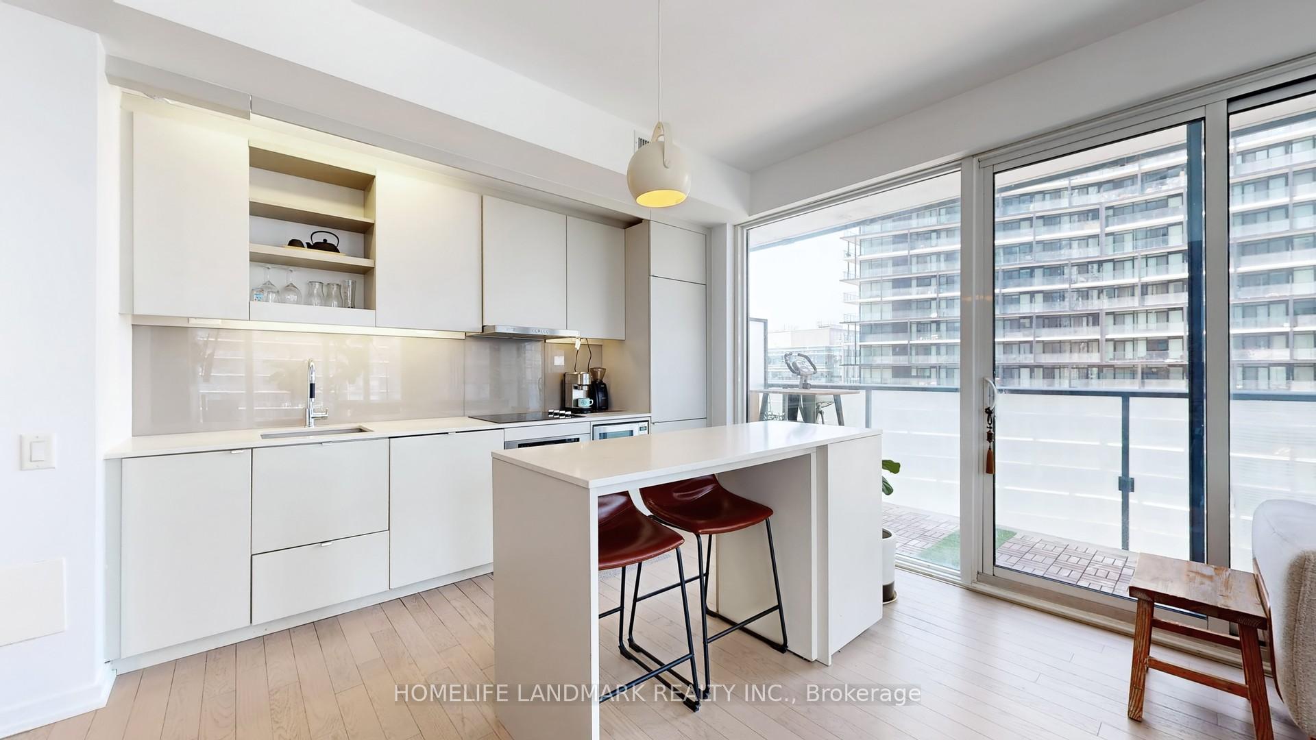 2 Bedrooms Condo at 101 Peter, Toronto For sale