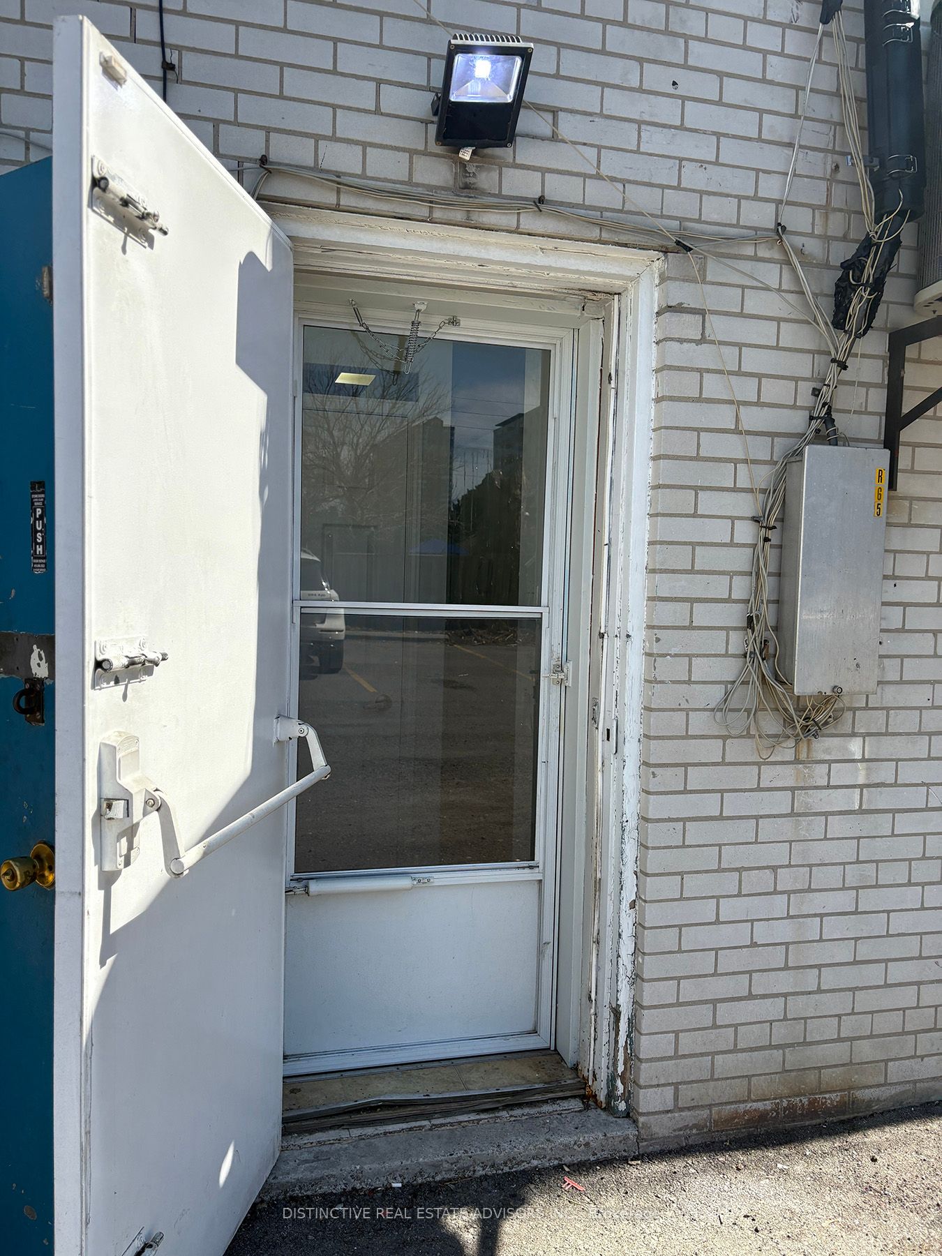 65 Dundas Street W, #Main Level