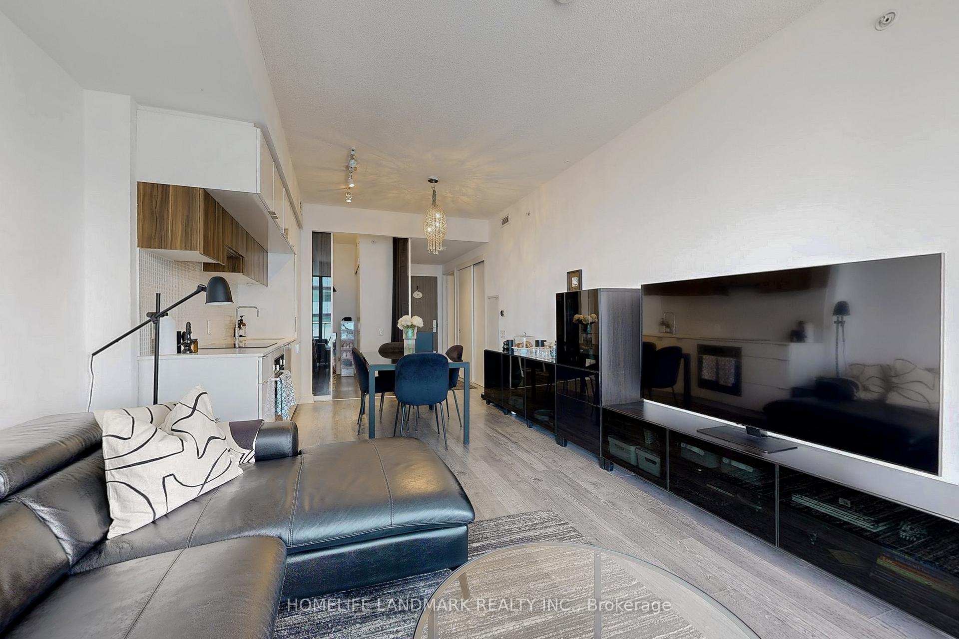 2 Bedrooms Condo at 185 Roehampton, Toronto For sale