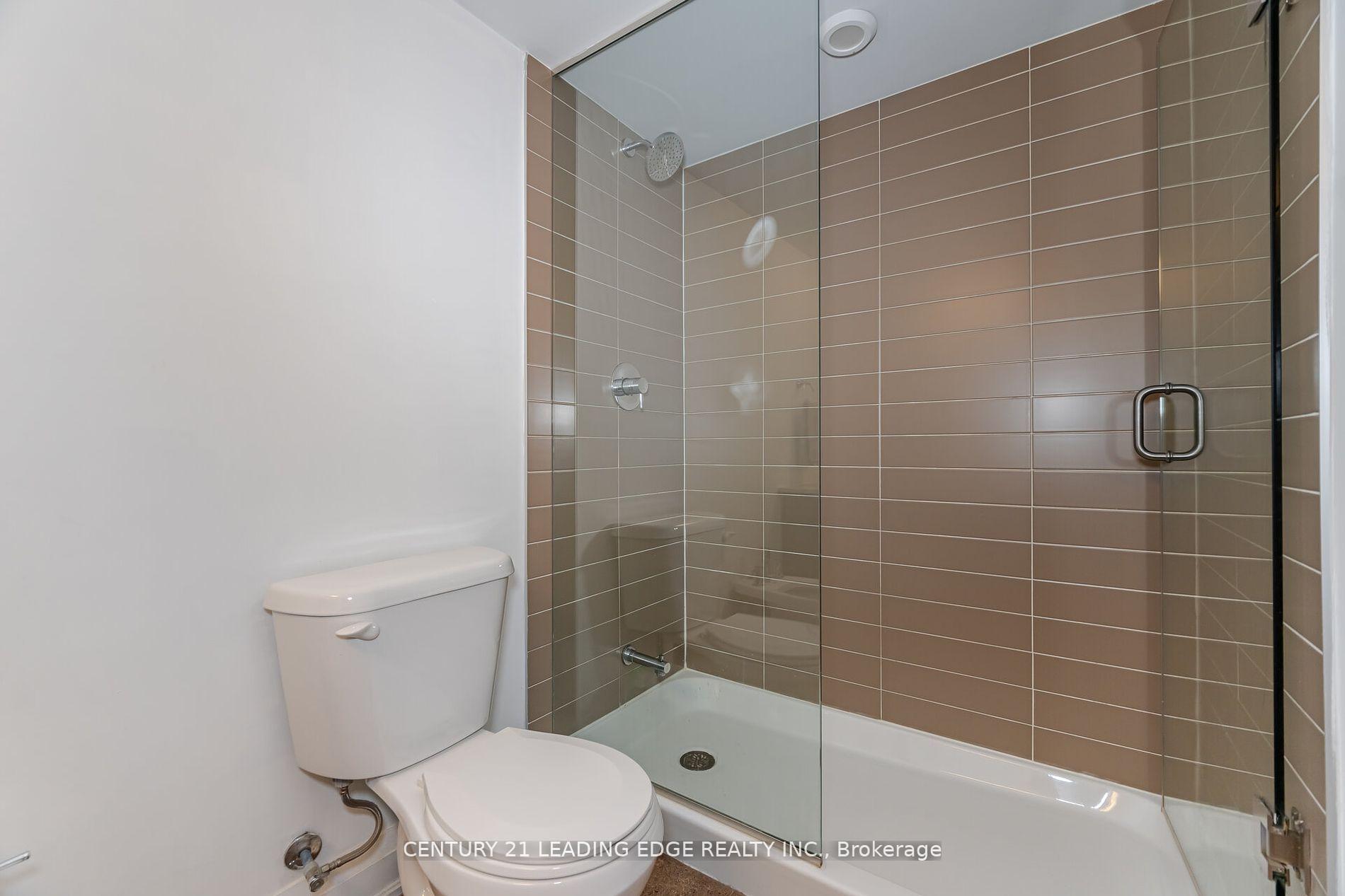 2 Bedrooms Condo at 24 Woodstream, Vaughan For sale
