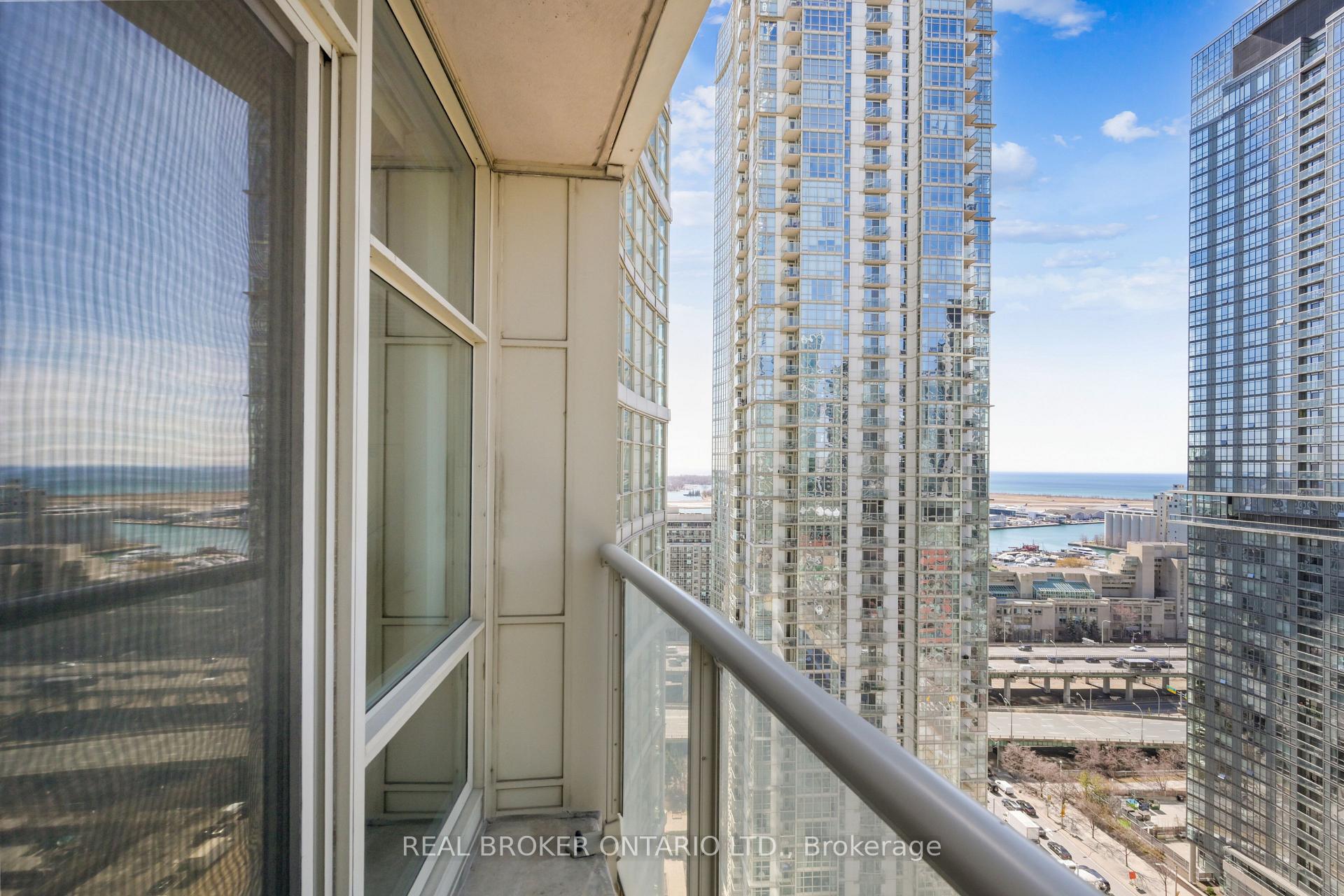 2 Bedrooms Condo at 10 Navy Wharf, Toronto For sale