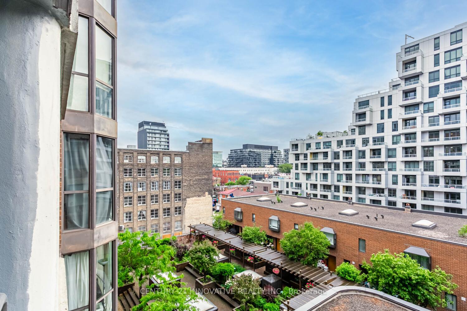 3 Bedrooms Condo at 188 Spadina, Toronto For sale