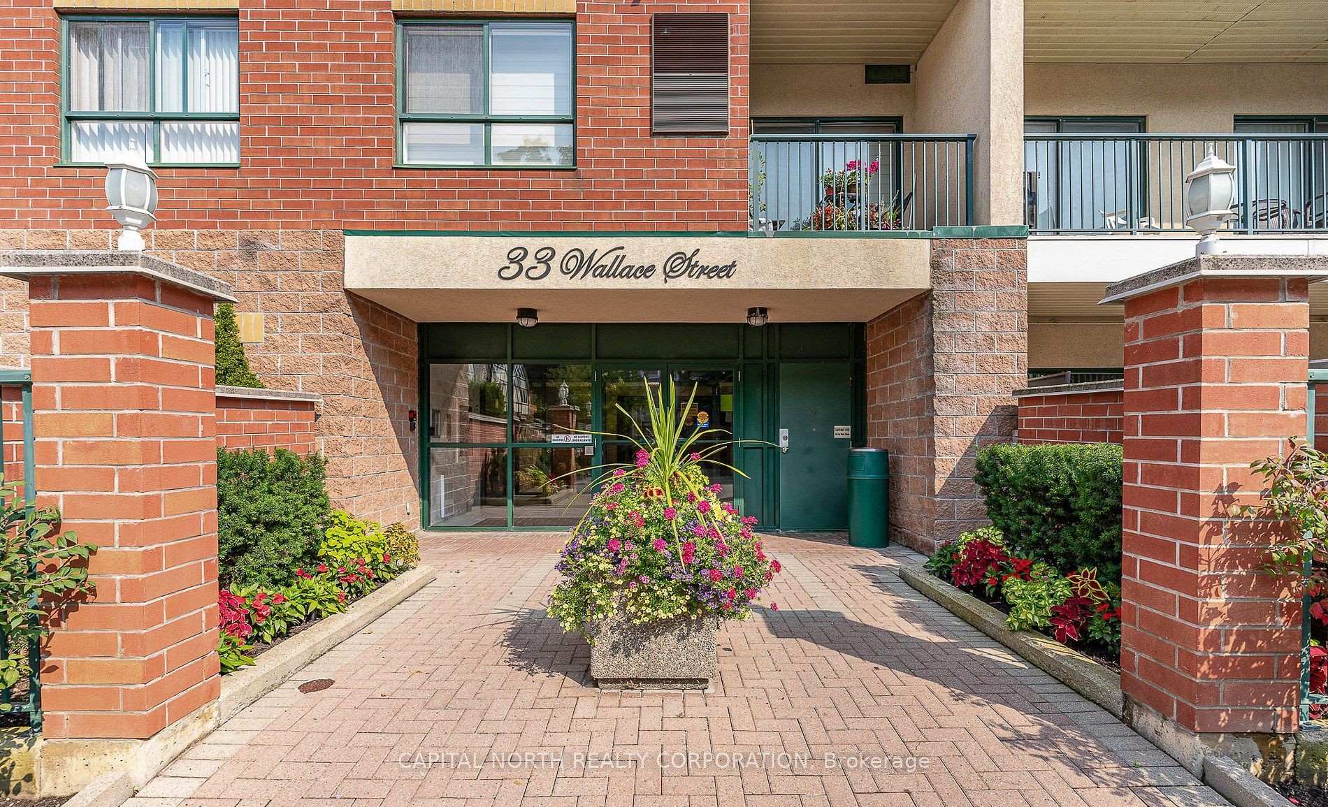 3 Bedrooms Condo at 33 Wallace, Vaughan For sale