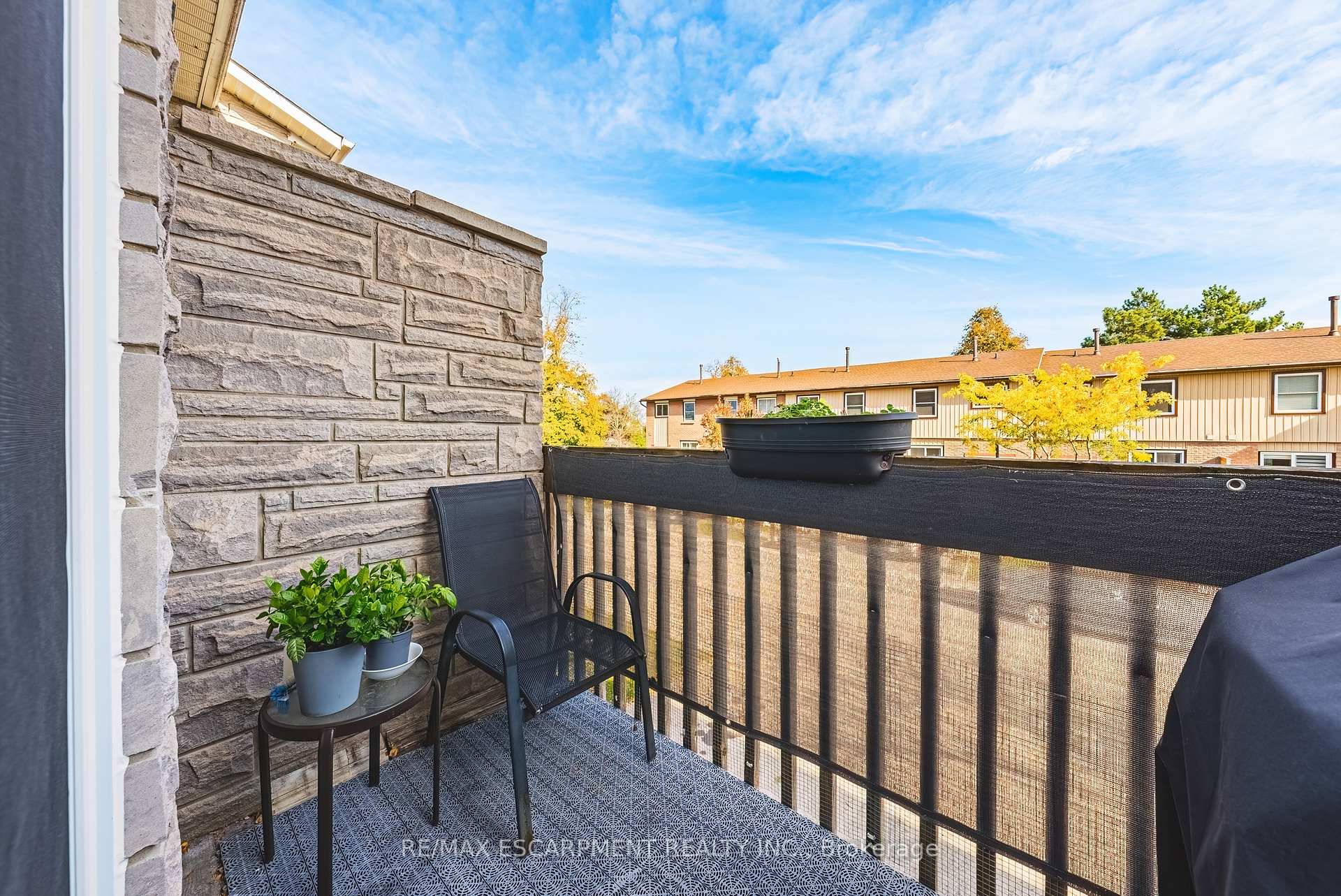 3 Bedrooms Condo at 1155 Paramount, Hamilton For sale