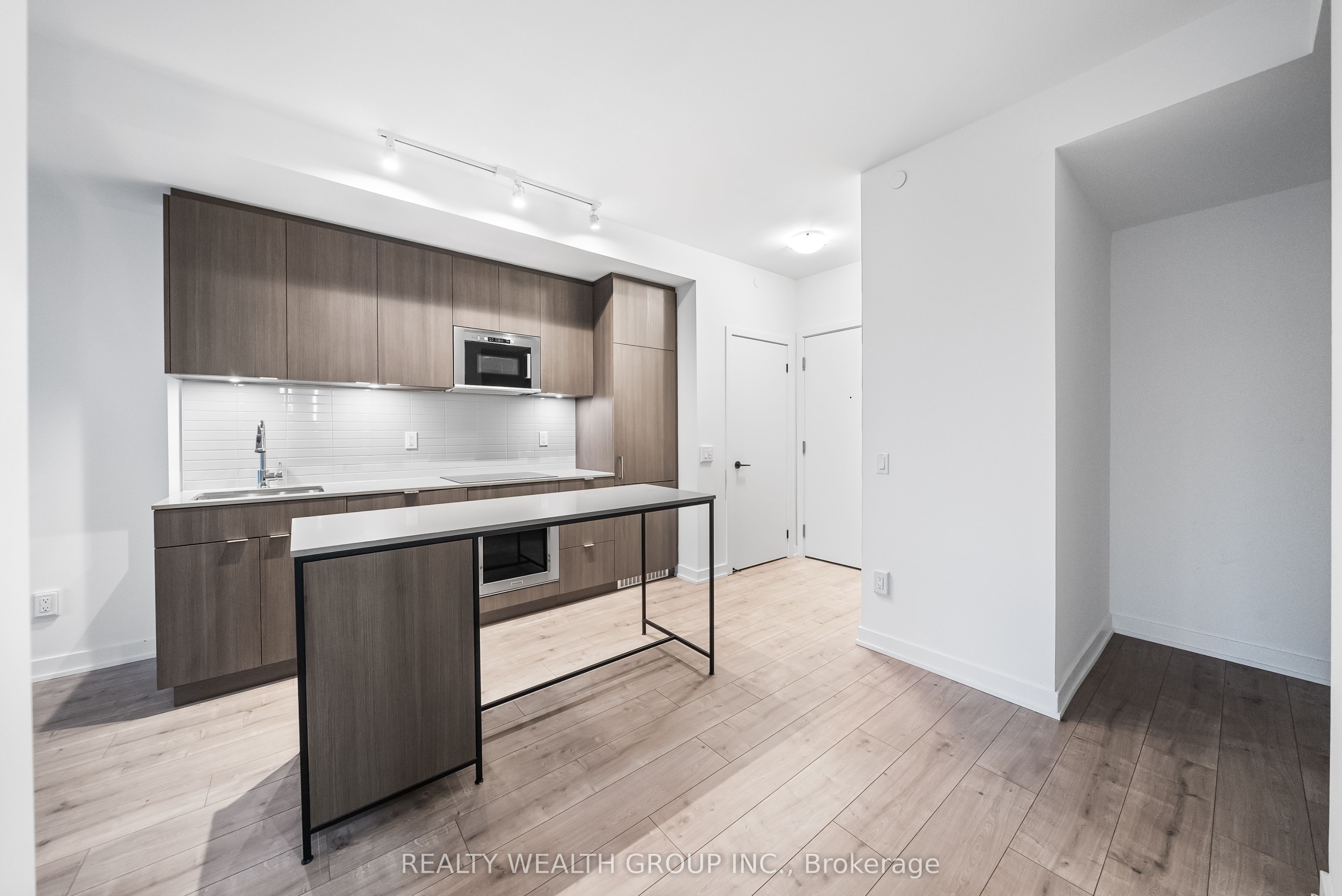 215 LAKESHORE Road W, #208