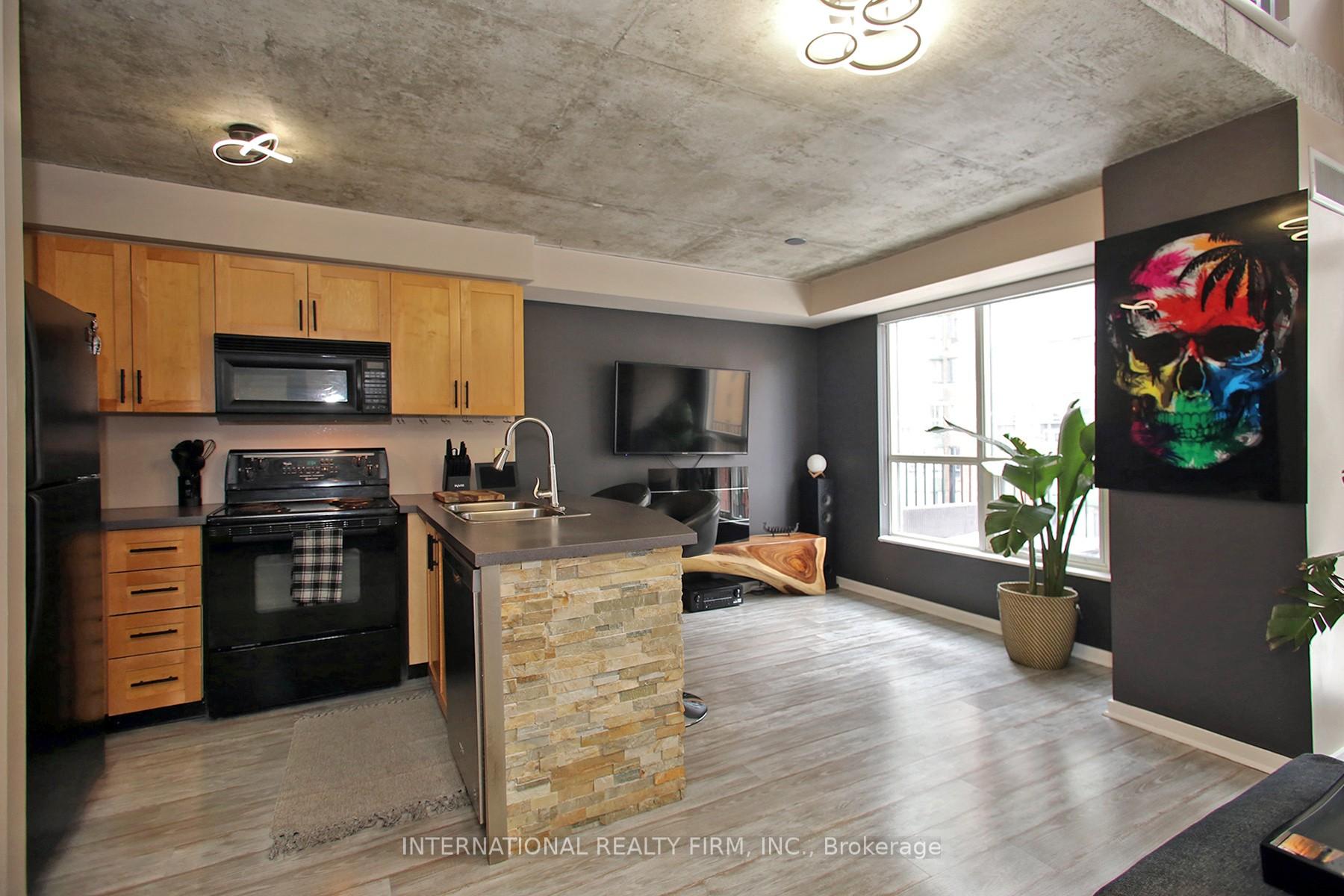 2 Bedrooms Condo at 800 King, Toronto For sale