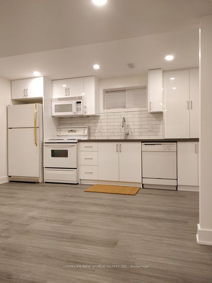 1185 Woodbine
