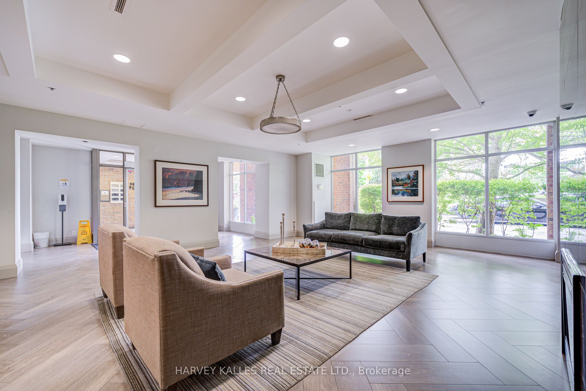 245 Davisville Avenue, #LPH01