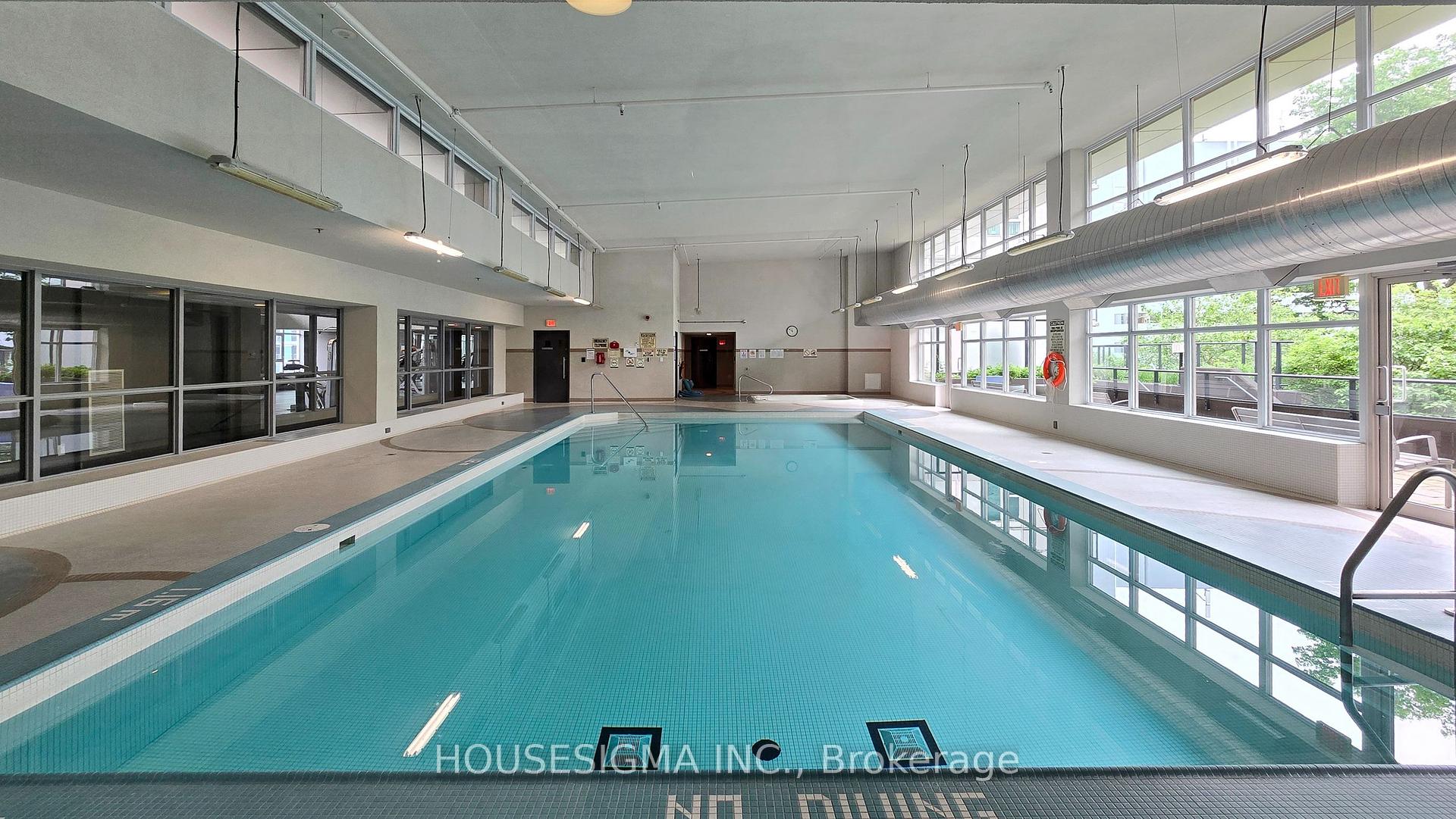 2 Bedrooms Condo at 190 Borough,  Toronto For sale