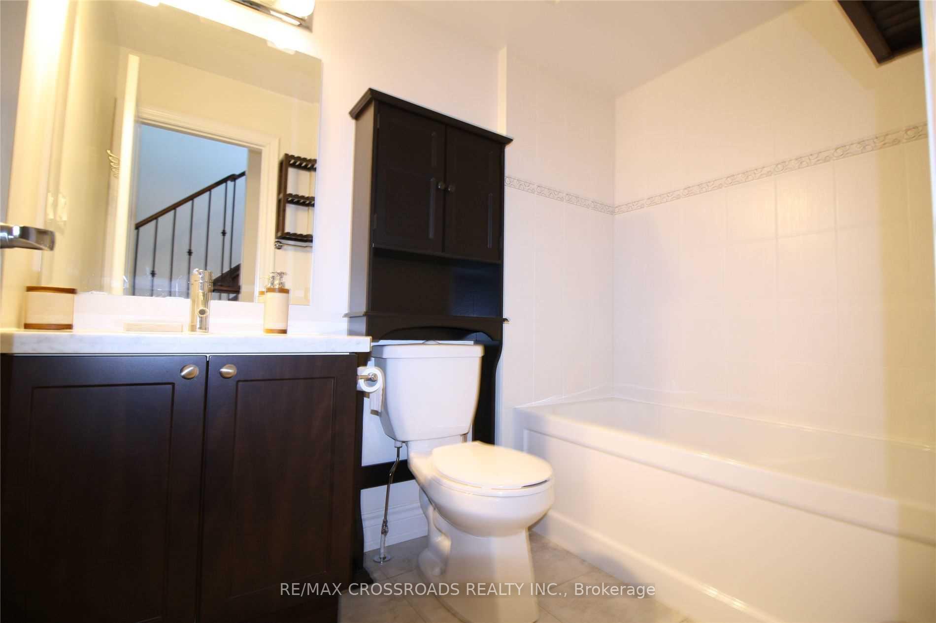 4 Bedrooms Condo at 20 Hargrave, Toronto For sale
