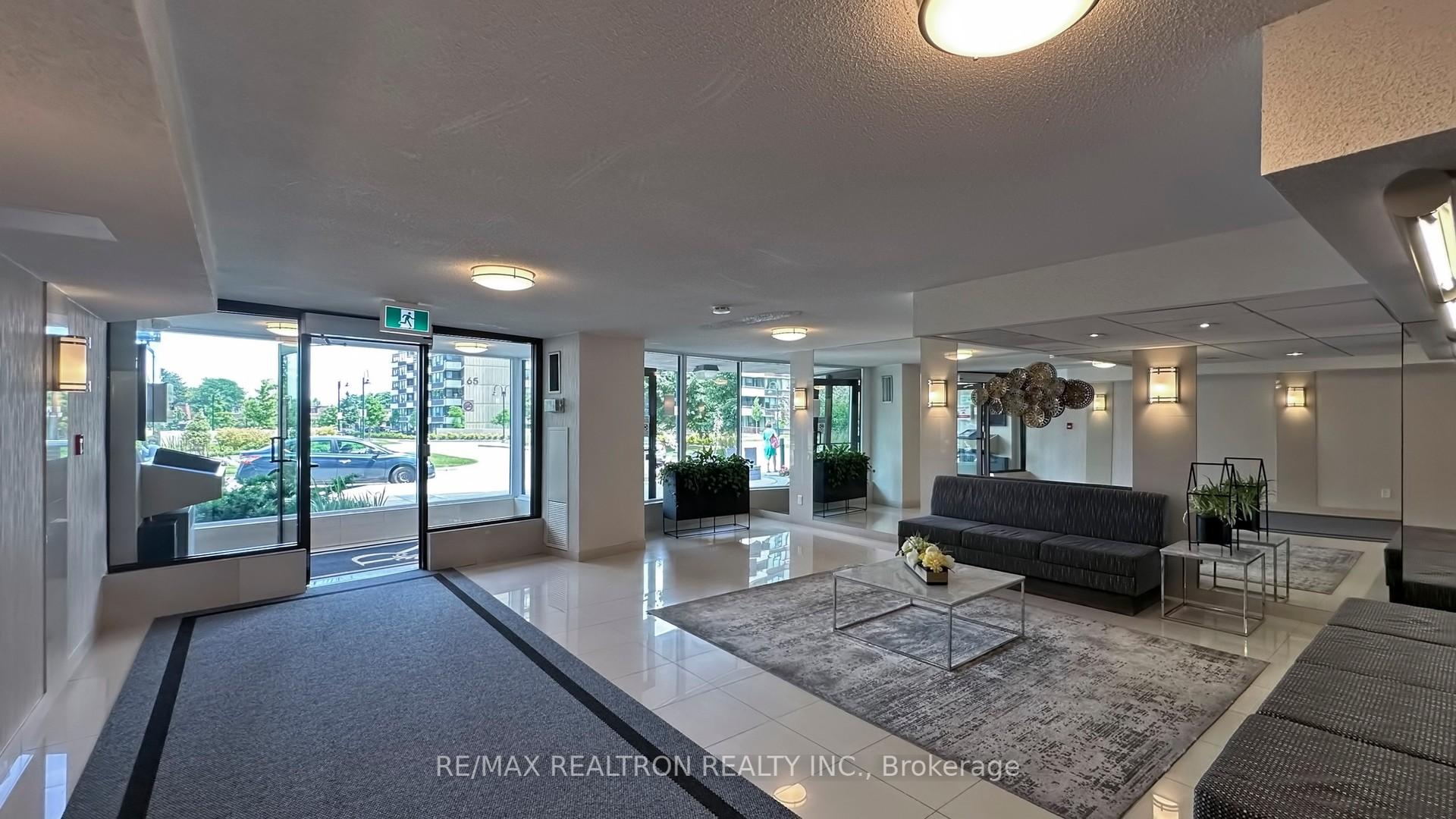 3 Bedrooms Condo at 45 Huntingdale, Toronto For sale