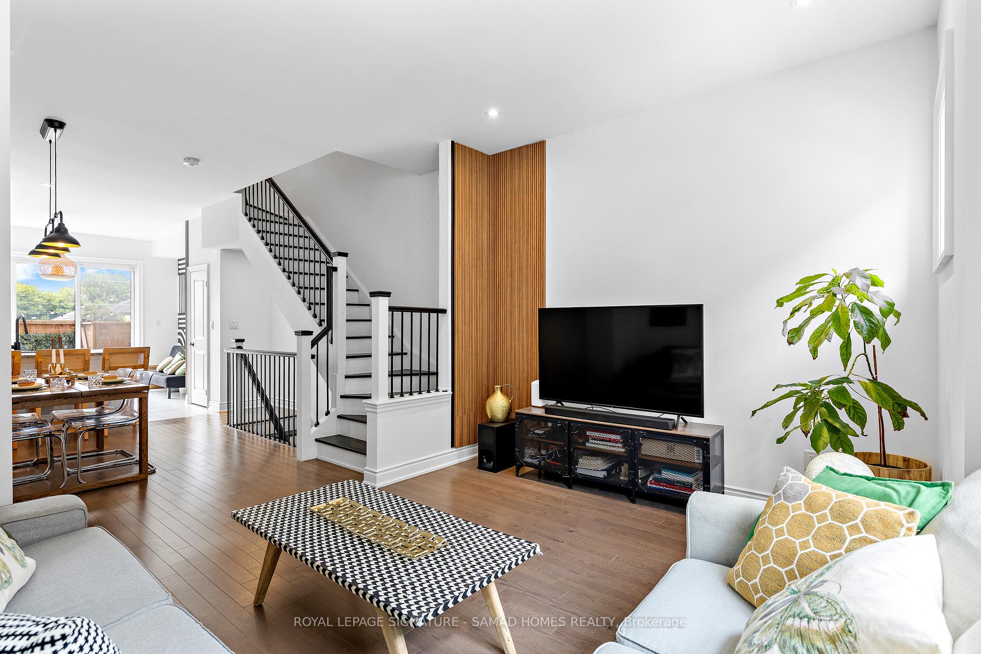 3 Bedrooms Condo at 26 Lunar, Mississauga For sale