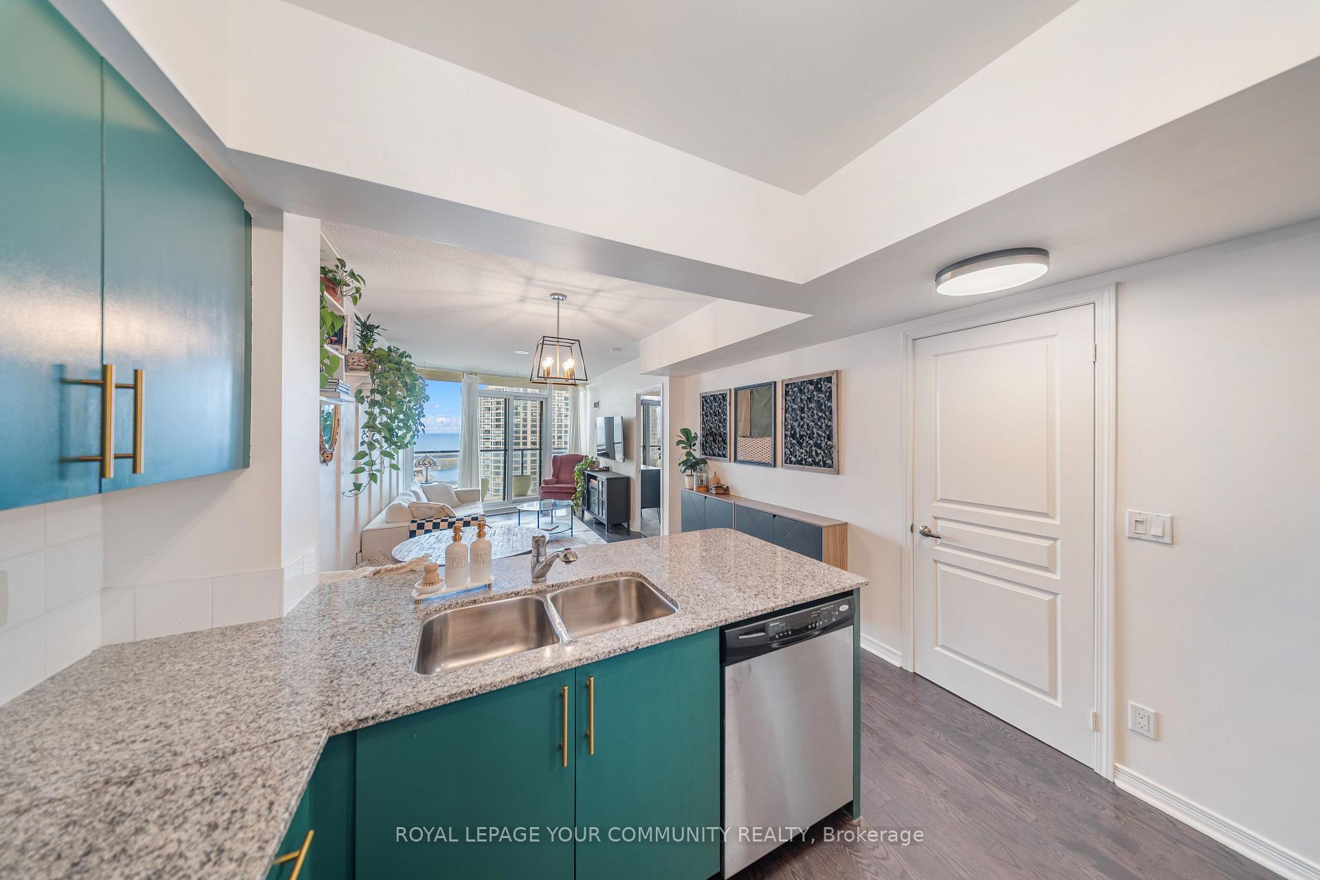 2 Bedrooms Condo at 15 Legion, Toronto For sale