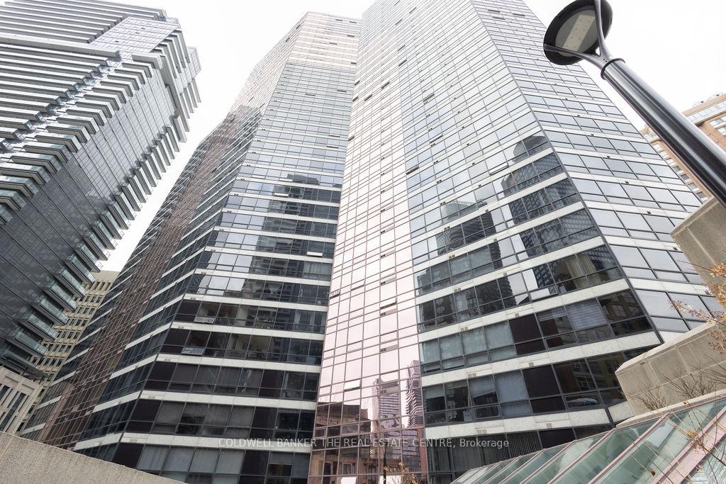 3 Bedrooms Condo at 1001 Bay, Toronto For sale