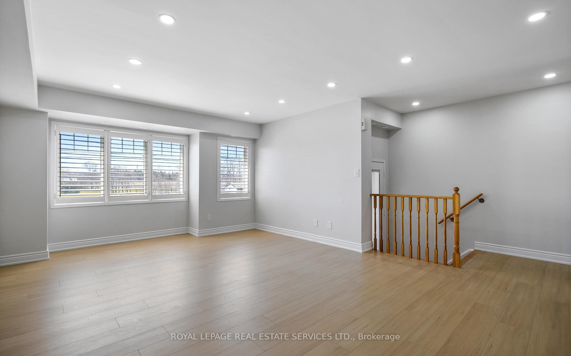 4 Bedrooms Condo at 5025 Ninth, Mississauga For sale