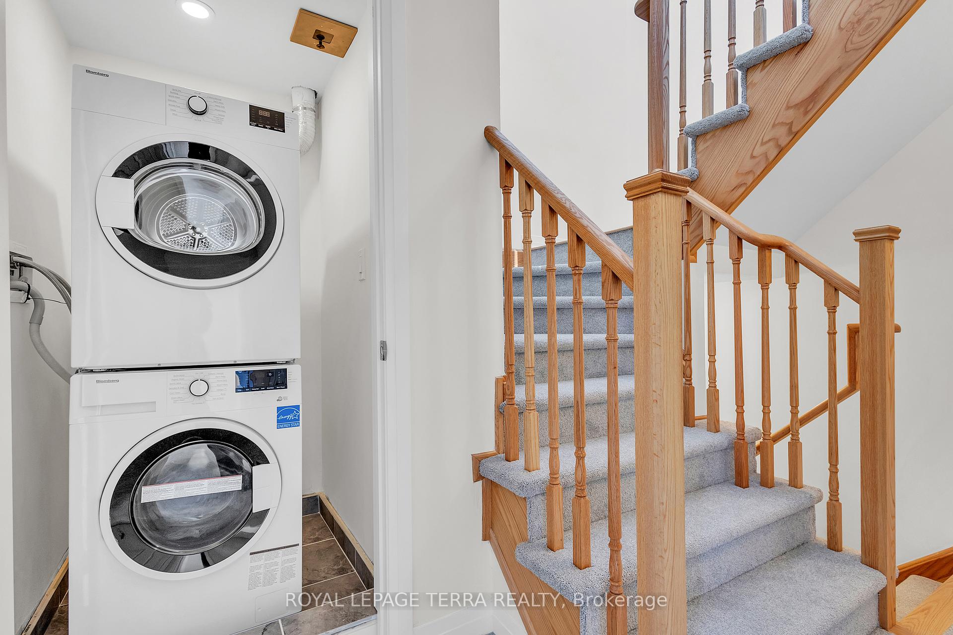 2 Bedrooms Condo at 25 Priya,  Toronto For sale