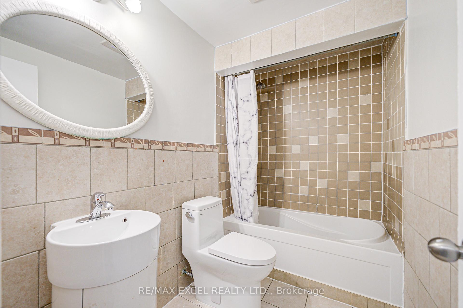 3 Bedrooms Condo at 20 Crockamhill, Toronto For sale