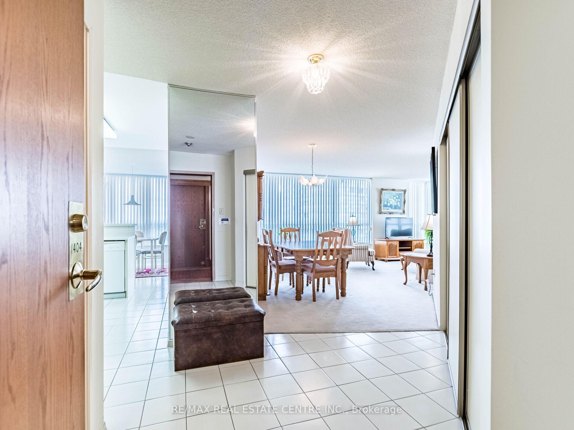 1 Bedroom Condo at 55 Elm, Mississauga For sale