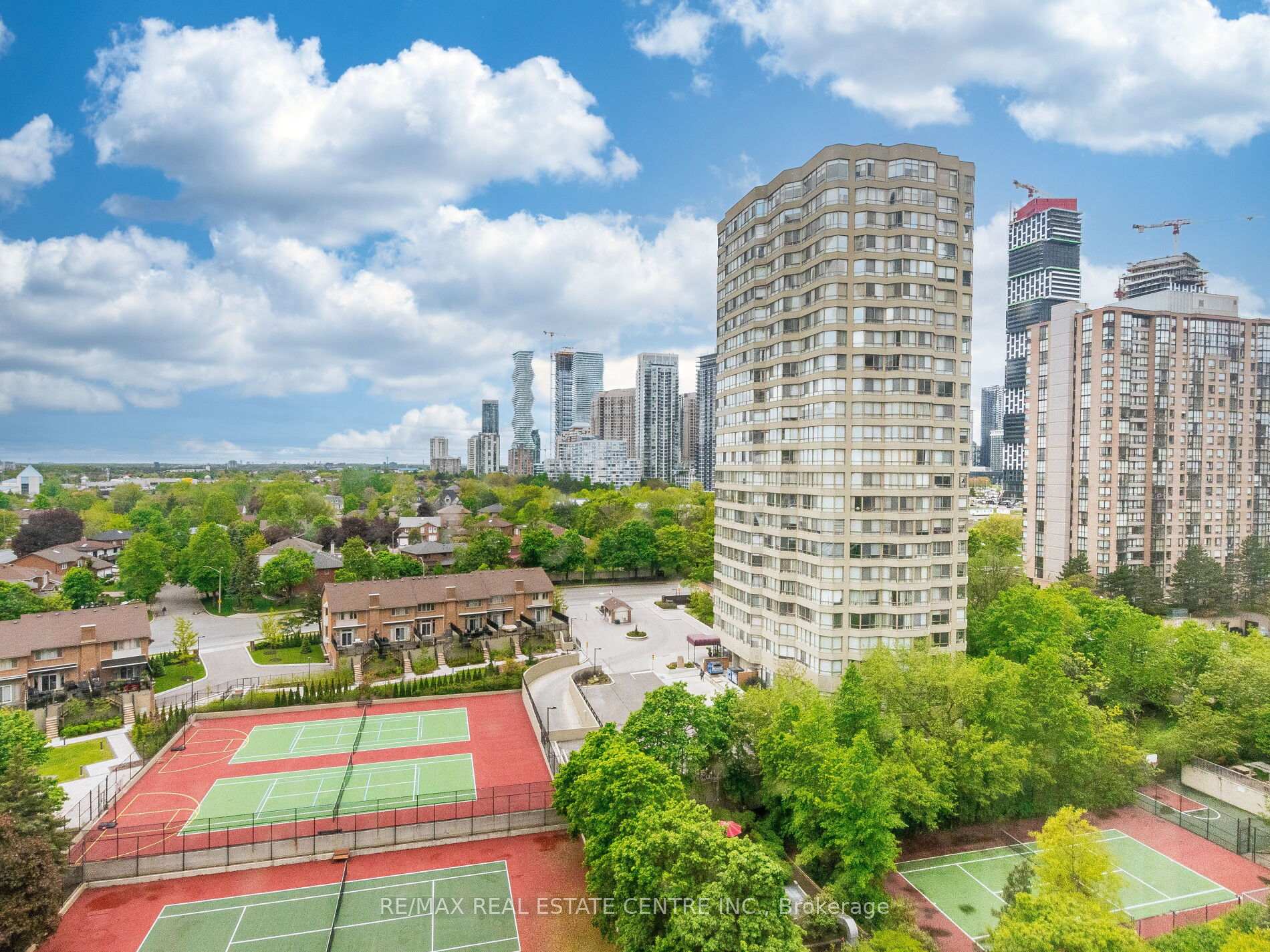 1 Bedroom Condo at 55 Elm, Mississauga For sale