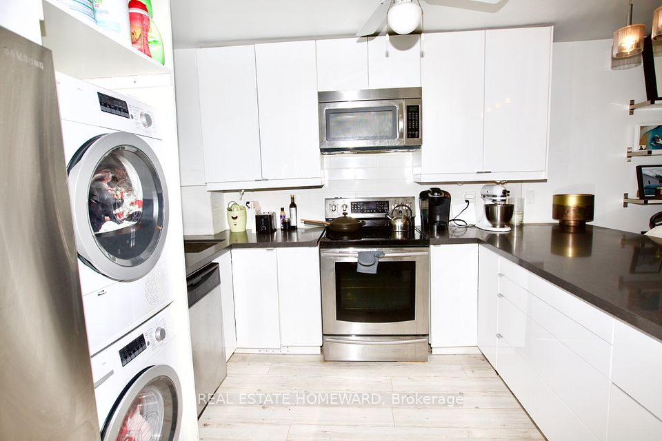 #Upper - 559 Delaware Avenue, Toronto, ON M6H 2V3