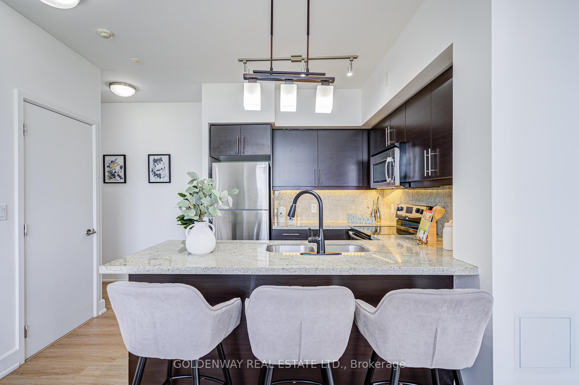 2 Bedrooms Condo at 676 Sheppard, Toronto For sale