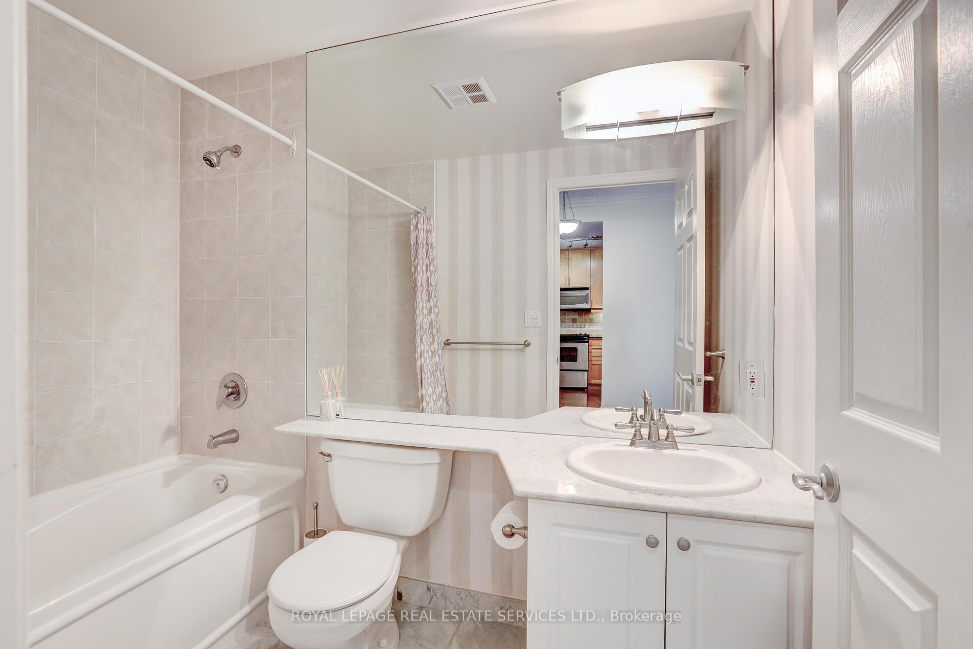 3 Bedrooms Condo at 3085 Bloor, Toronto For sale