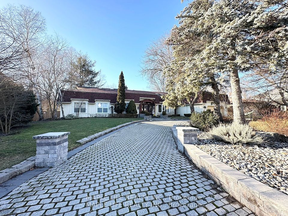 16 Brian Cliff Drive, Toronto, ON M3B 2G2