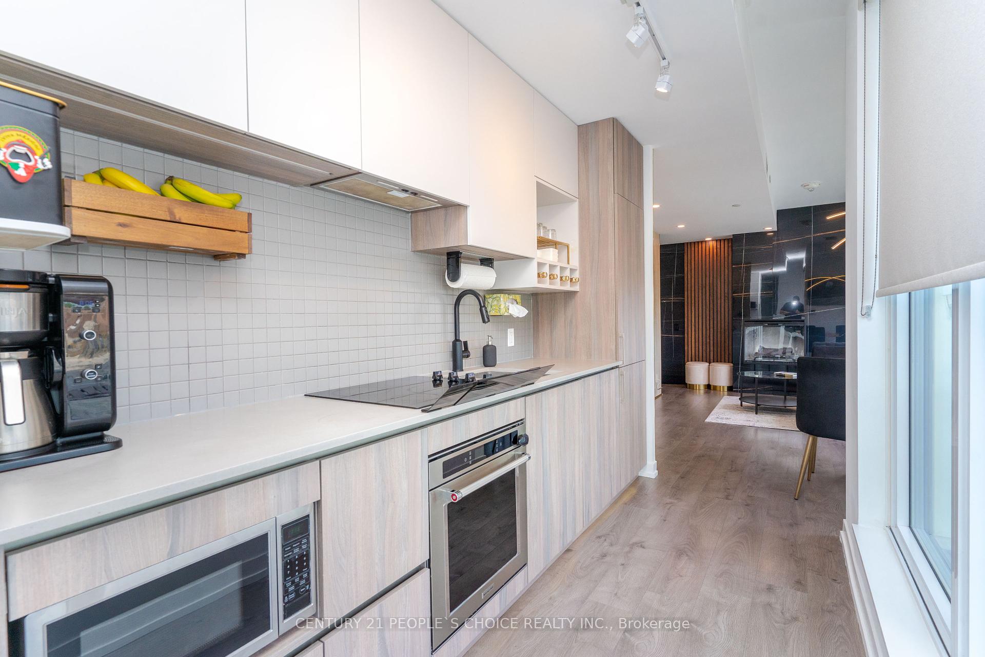 3 Bedrooms Condo at 950 Portage, Vaughan For sale