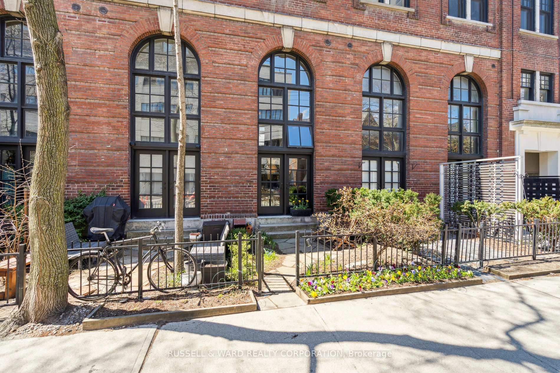 2 Bedrooms Condo at 394 Euclid,  Toronto For sale